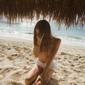 meet a fellow posher, sweet like honey ;)  ﻬஐღ☼➴